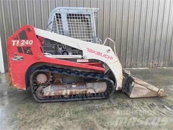 Takeuchi TL240 Mini Pale Gommate