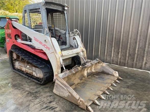 Takeuchi TL240 Mini Pale Gommate
