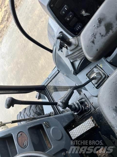 Terex TLB840R Terne