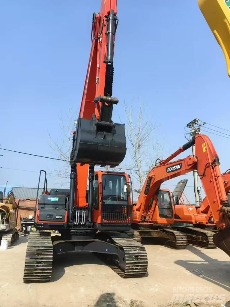 Doosan DX 225 LC Escavatori cingolati