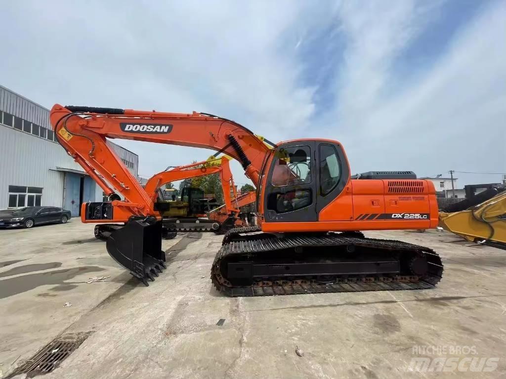 Doosan DX 225 LC Escavatori cingolati