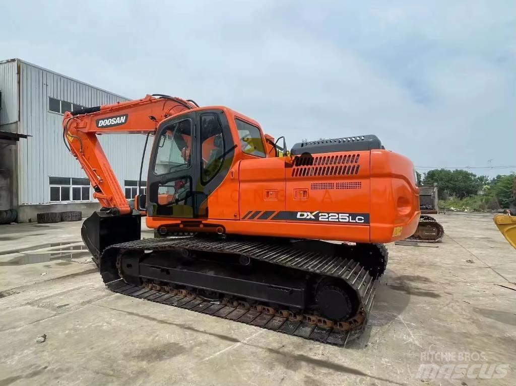 Doosan DX 225 LC Escavatori cingolati
