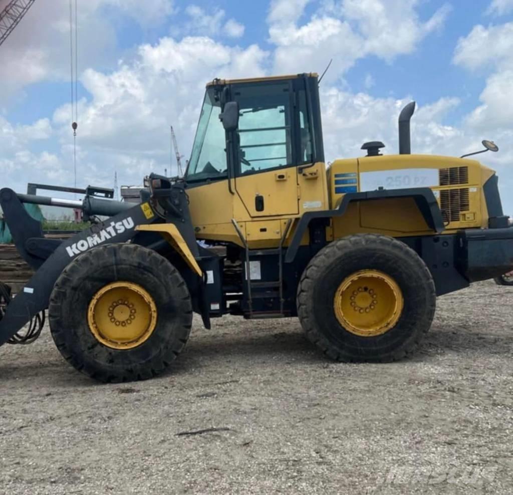 Komatsu WA 250 PZ-6 Pale gommate