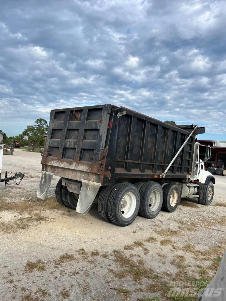 Mack Granite Camion ribaltabili