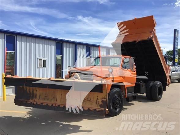 Ford F800 Spargisabbia e spargisale