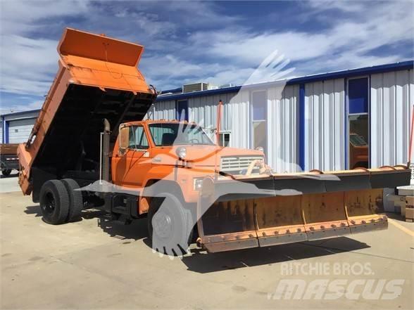 Ford F800 Spargisabbia e spargisale