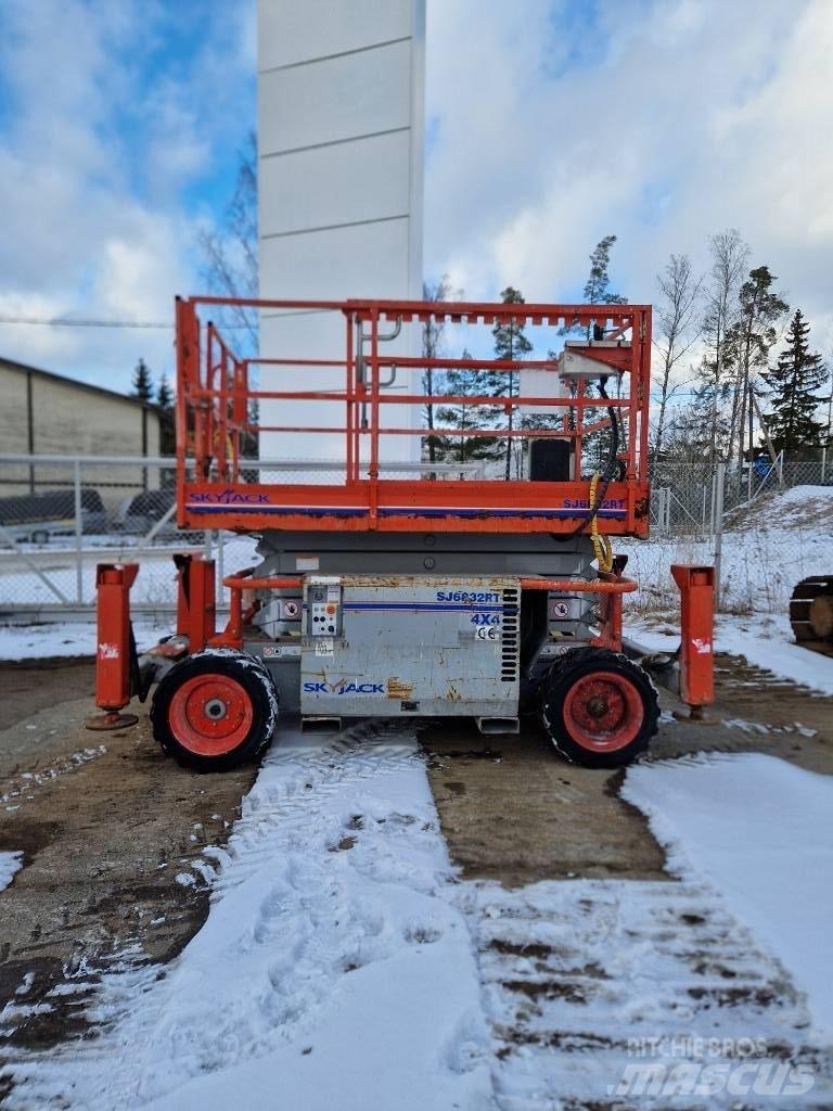 SkyJack SJ 6832 RT Piattaforme a pantografo