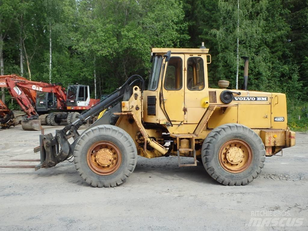 Volvo BM 4300 4x4 Pale gommate