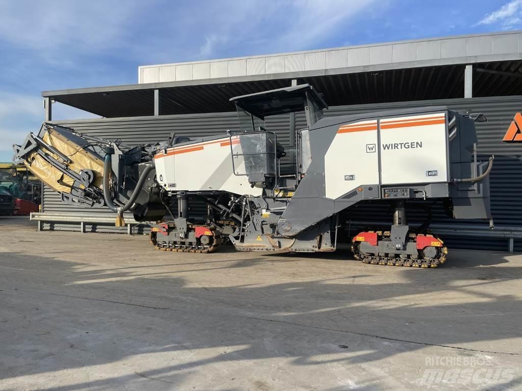Wirtgen W 220 FI Fresa a freddo per asfalto