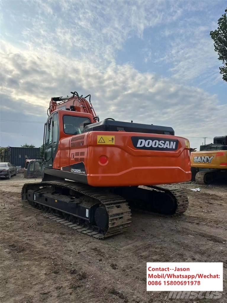 Doosan DX 225 LCA Escavatori cingolati