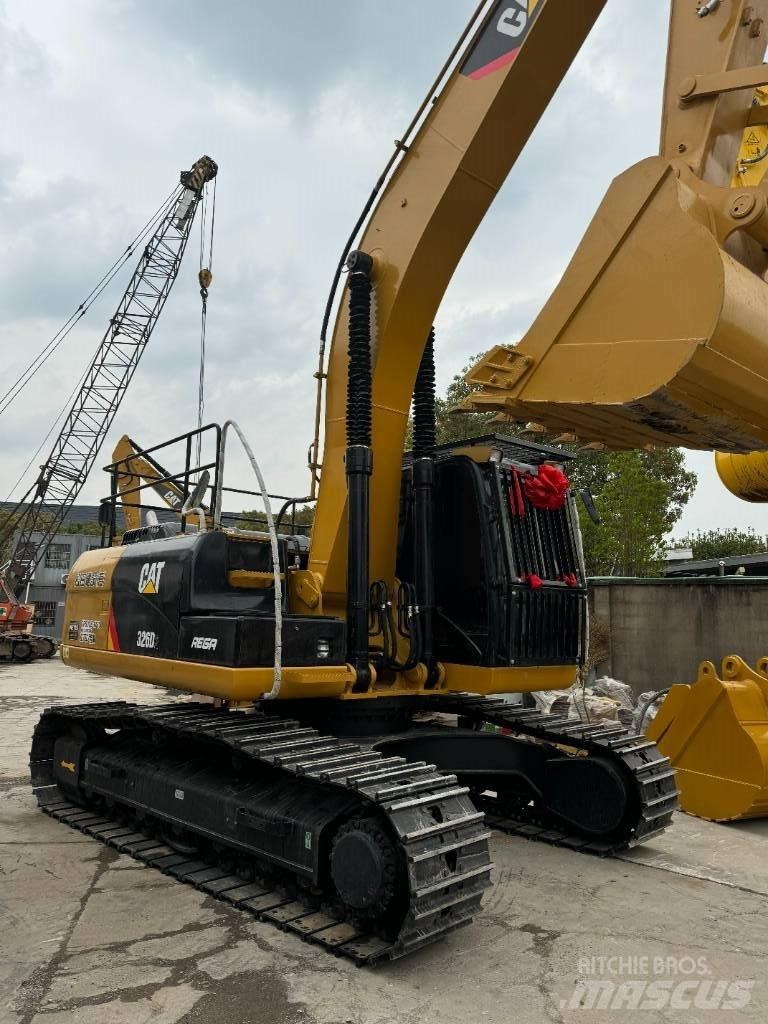 CAT 326D2 Escavatori cingolati