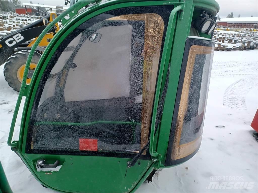 John Deere 1210e Cabine e interni