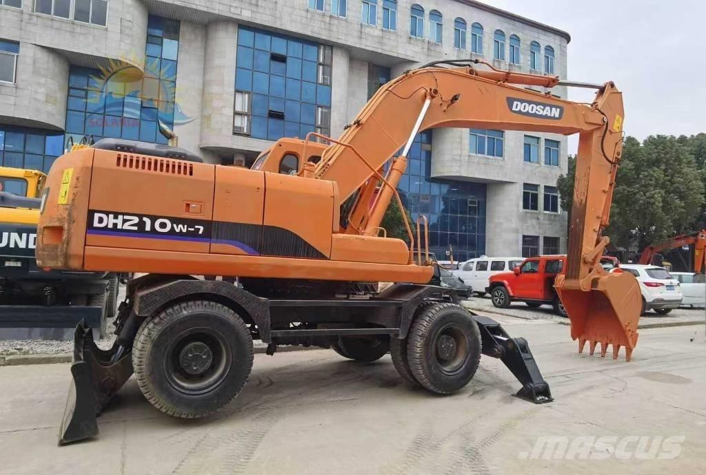 Doosan DH 210 W-7 Escavatori gommati
