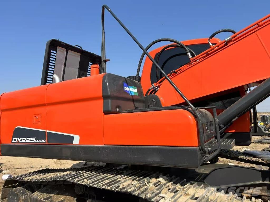 Doosan DX225LC-9C Escavatori cingolati