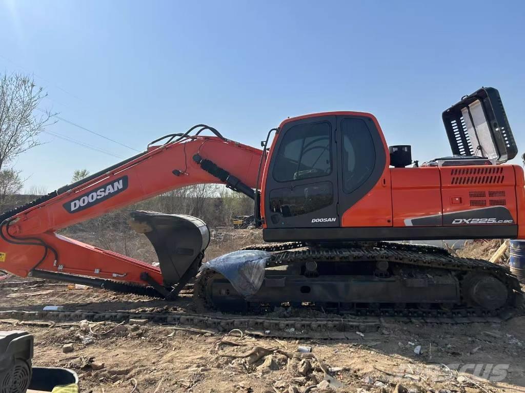 Doosan DX225LC-9C Escavatori cingolati