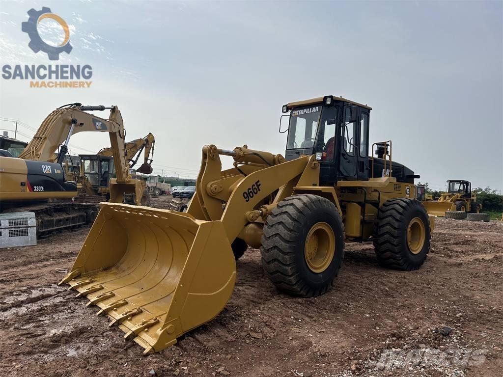 CAT 966F Pale gommate