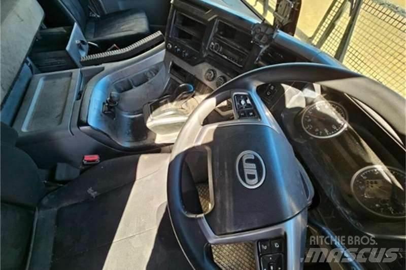 UD TRUCKS QUON Camion altro