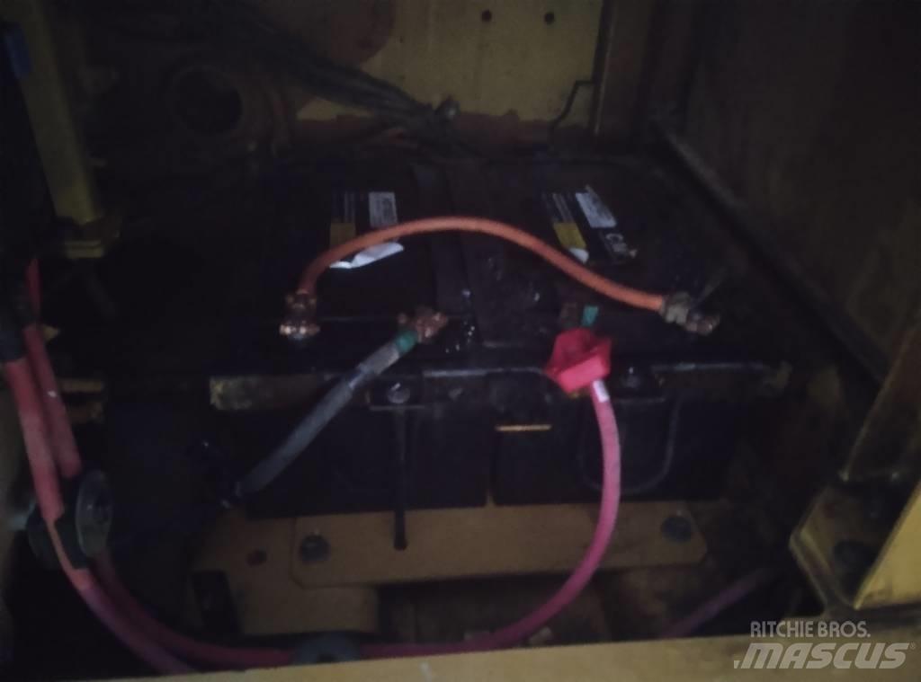 CAT 395 (Saudi Arabia) Escavatori cingolati