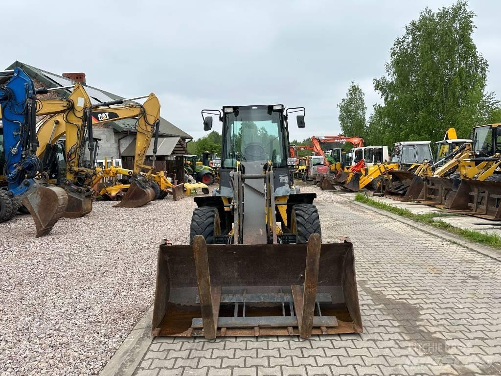 New Holland W 70 TC Pale gommate