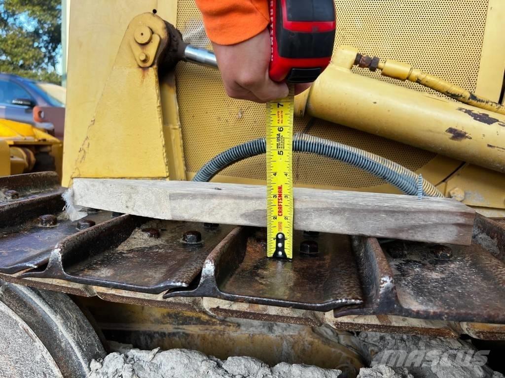 CAT D 3 B Dozer cingolati