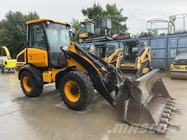 JCB 409 Pale gommate