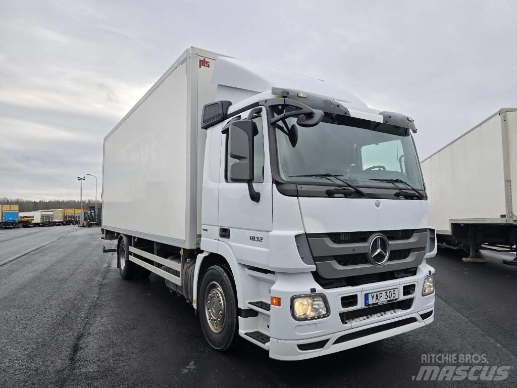 Mercedes-Benz 1832 Camion cassonati