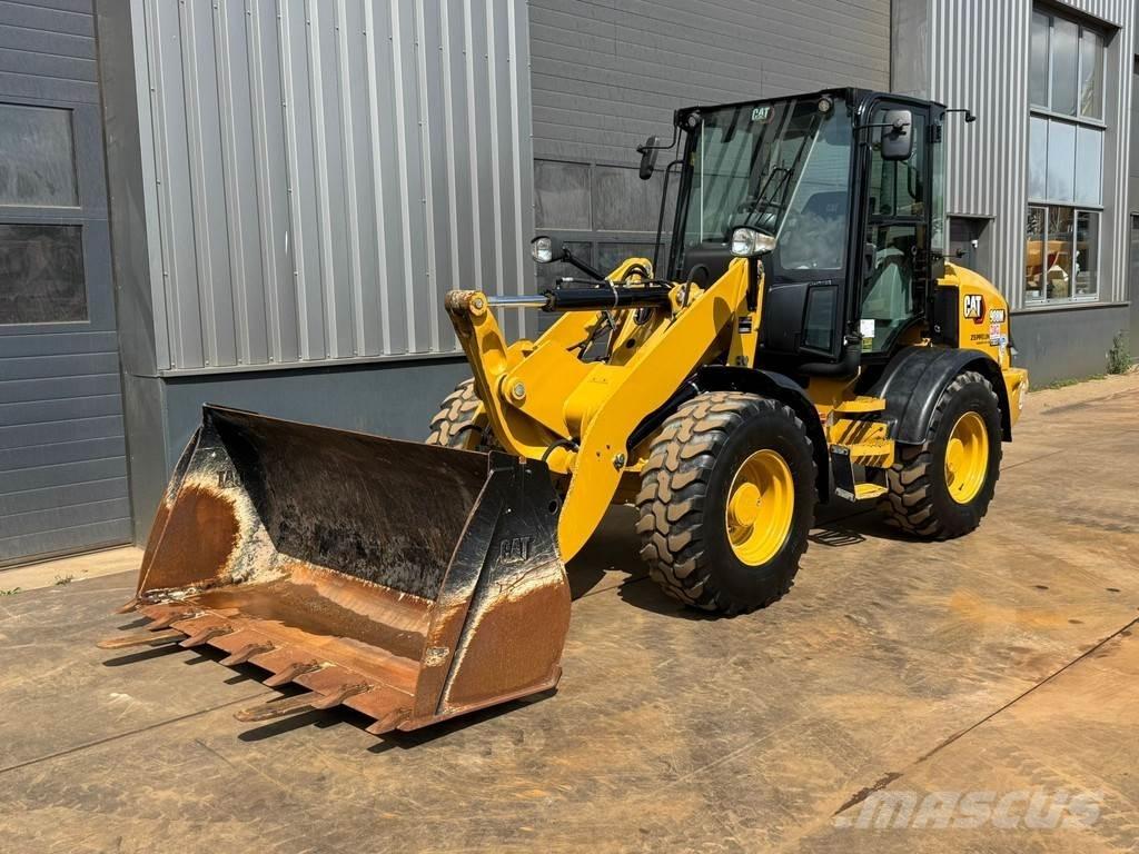 CAT 908M Pale gommate