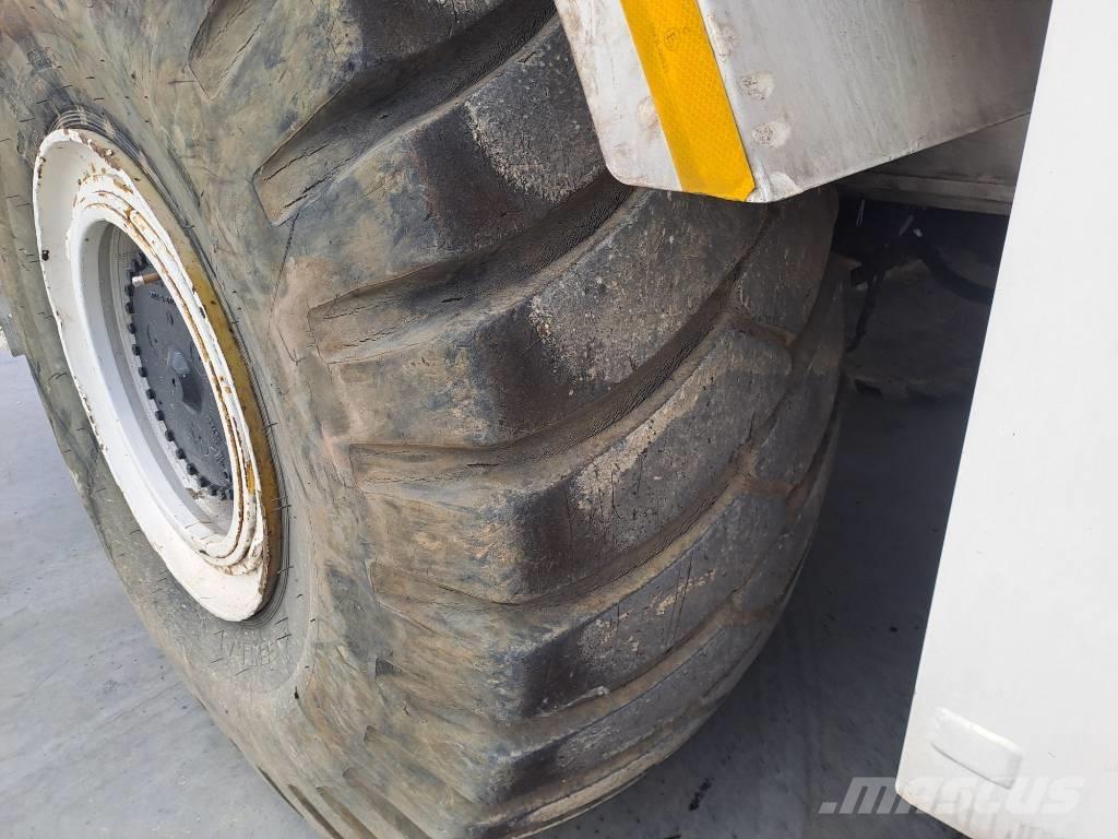 Grove RT890E Gru per terreni difficili