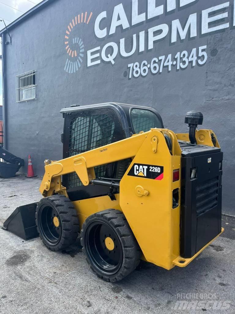 CAT 226 D Mini Pale Gommate
