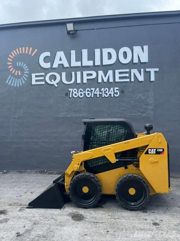 CAT 226 D Mini Pale Gommate