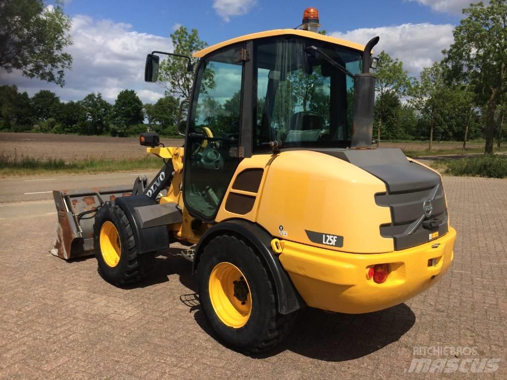 Volvo L 25 F Pale gommate