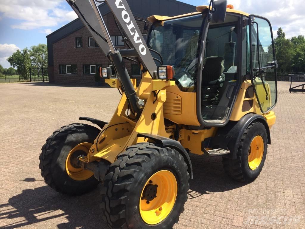 Volvo L 25 F Pale gommate