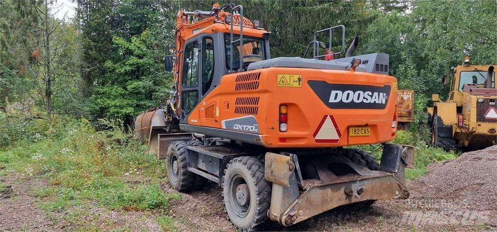 Doosan DX170W Escavatori gommati