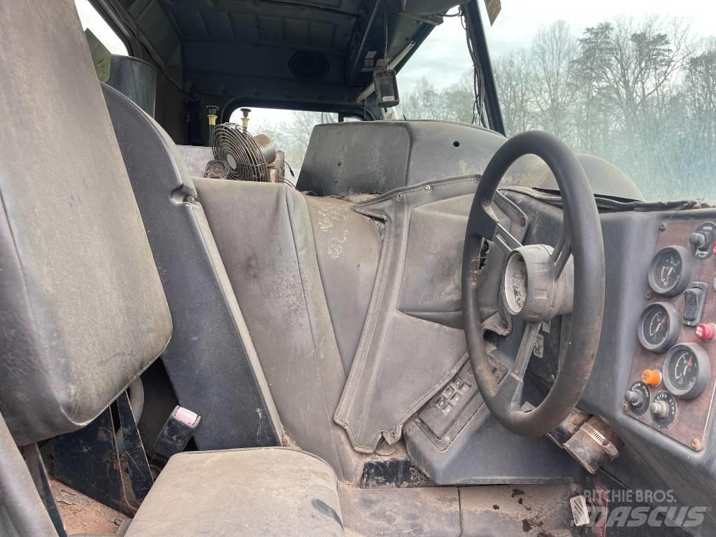 Peterbilt 320 Autocabinati
