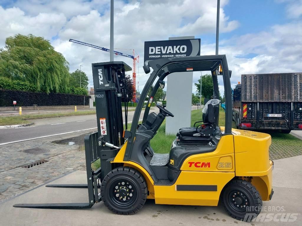 TCM FD25 E2  (*NEW) Carrelli elevatori diesel