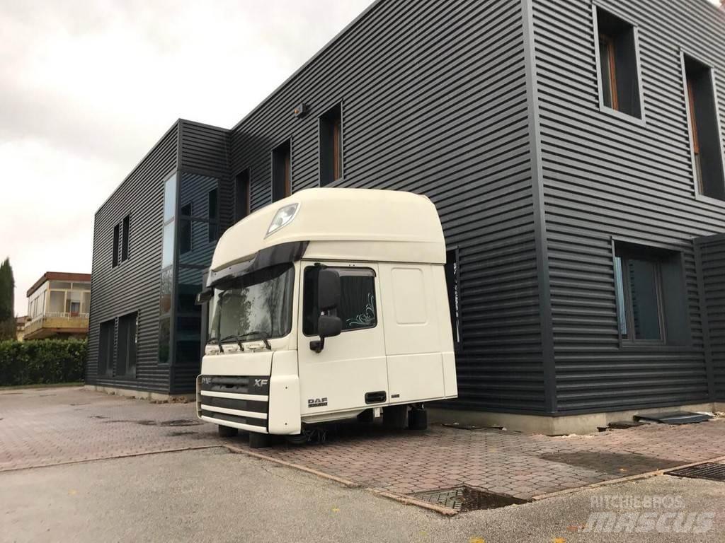 DAF XF 105 Euro 5 Cabine e interni