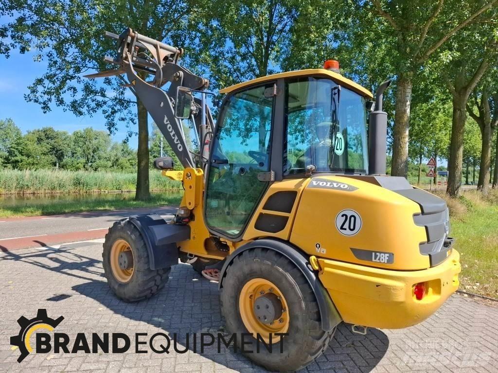 Volvo L28F Pale gommate
