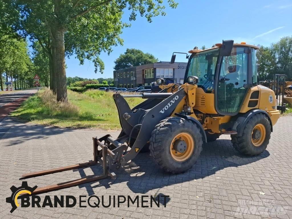 Volvo L28F Pale gommate