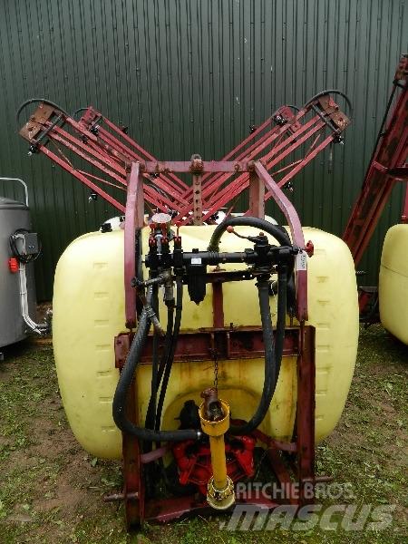 Hardi 800 Irroratrici trainate