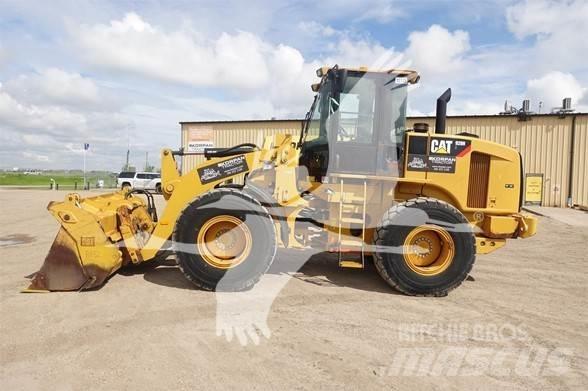 CAT 928H Pale gommate