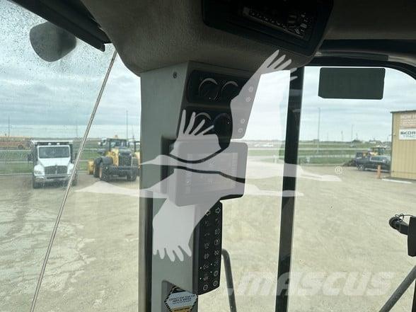CAT 966M Pale gommate