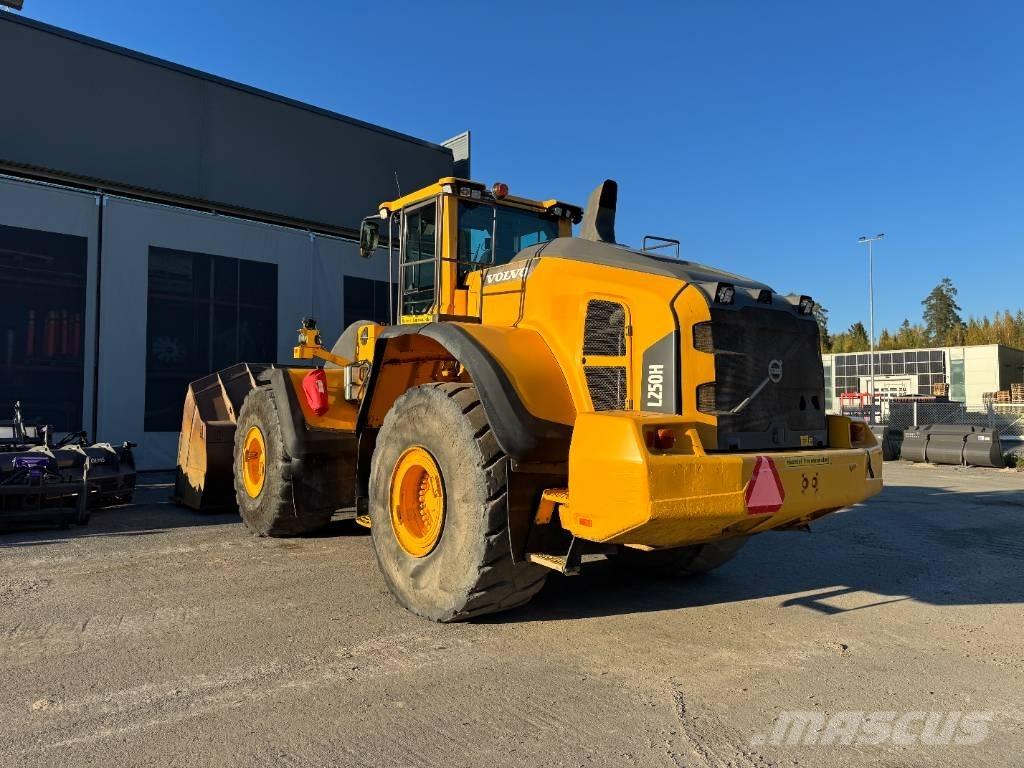Volvo l 250 H Pale gommate