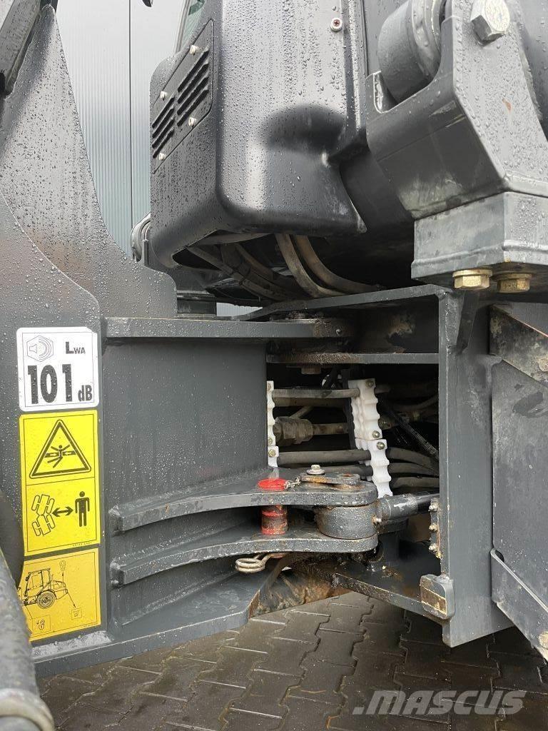 Komatsu WA80-6 Pale gommate