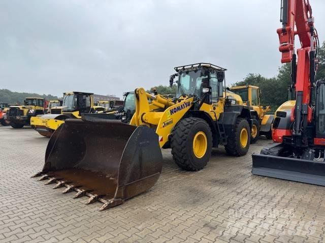 Komatsu WA 320 Pale gommate