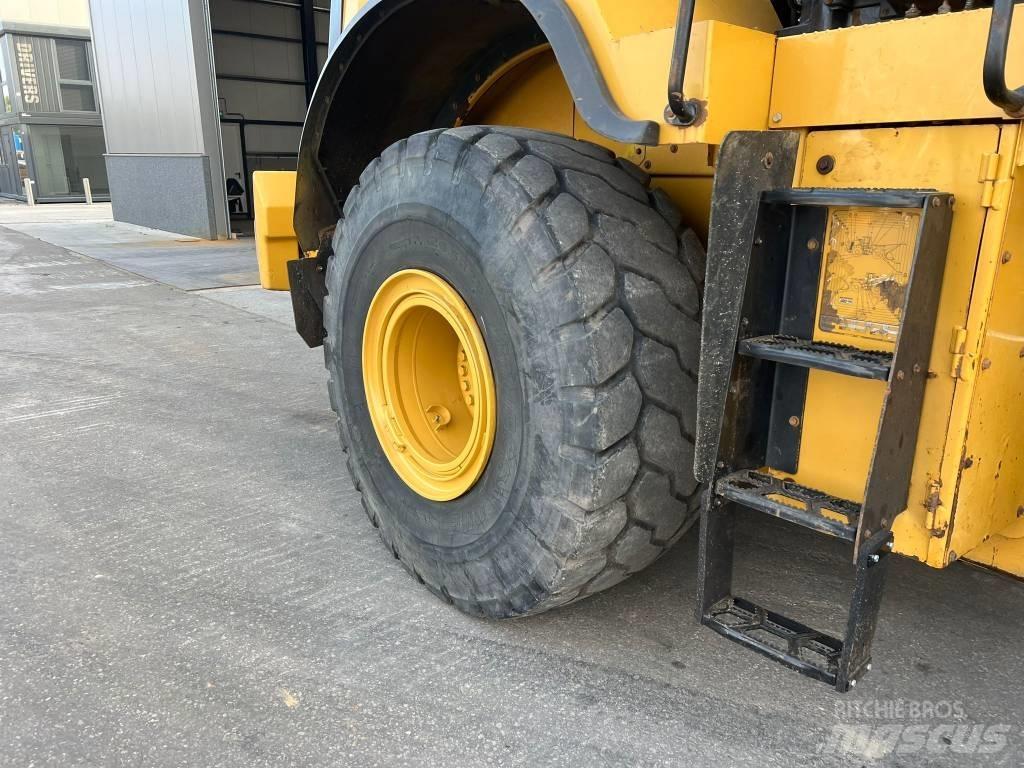 CAT 966 M XE Pale gommate