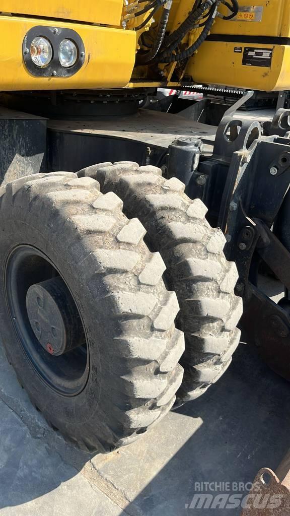 Komatsu PW 158-11 Escavatori gommati