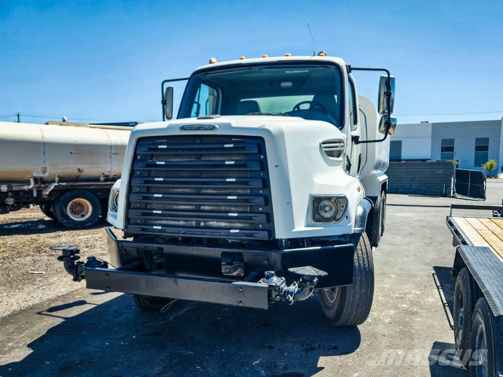 Freightliner 108 SD Autocisterne