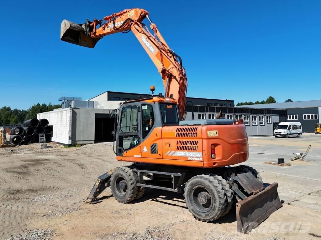 Doosan DX 140 W Escavatori gommati