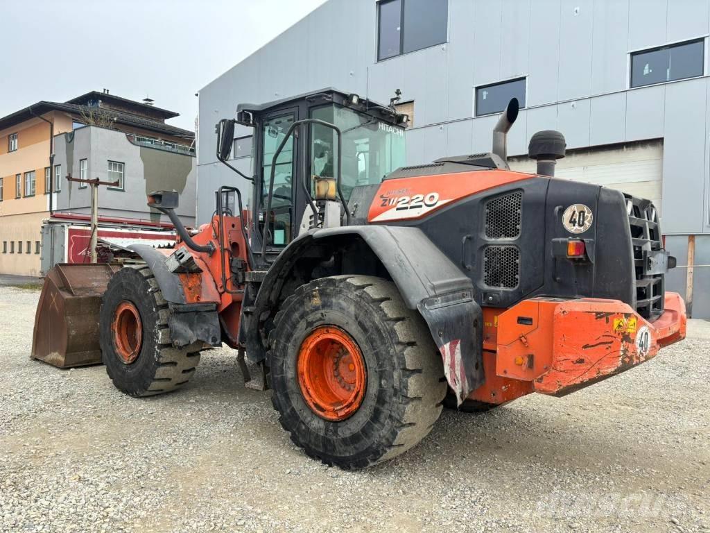 Hitachi ZW 220-6 Pale gommate