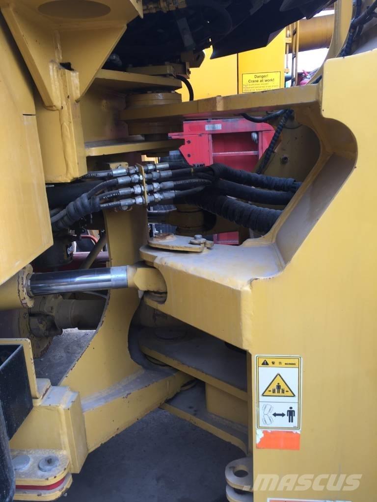 CAT 966 H Pale gommate